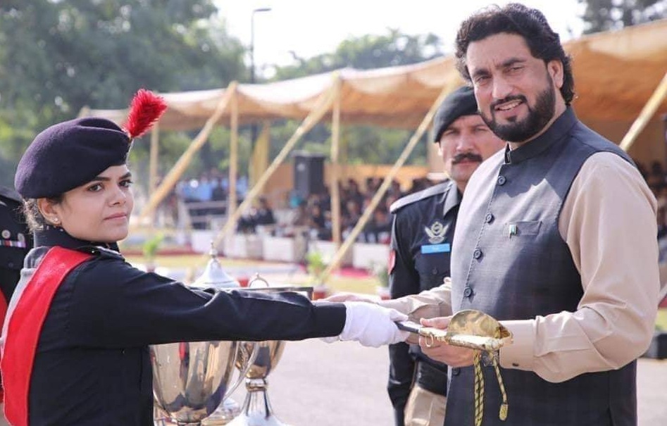 ASP Faryal Farid First Police Office got Sword of Honour